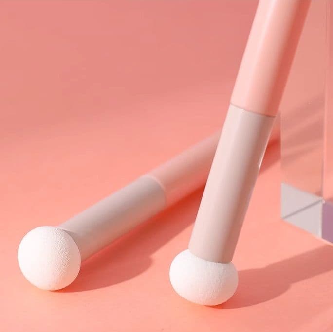 メイクブラシ ふんわりスポンジチップアイシャドウ専用筆