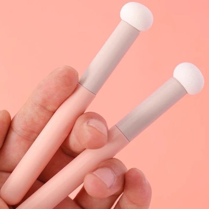 メイクブラシ ふんわりスポンジチップアイシャドウ専用筆
